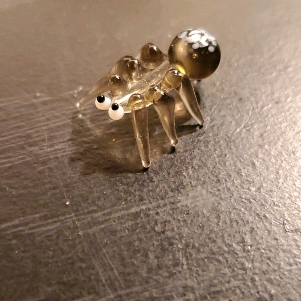 Glass figurine spider